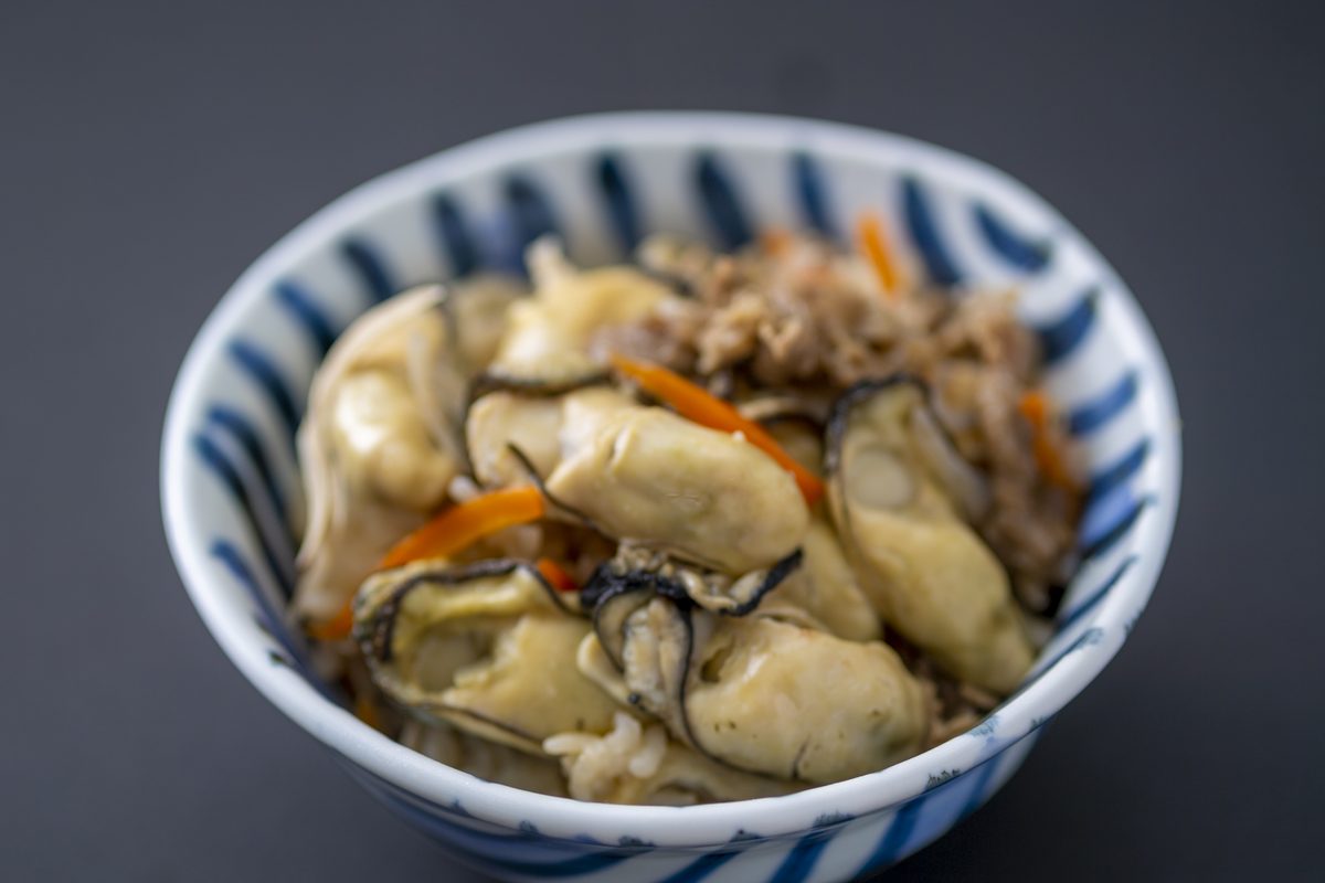 牡蠣ご飯の写真